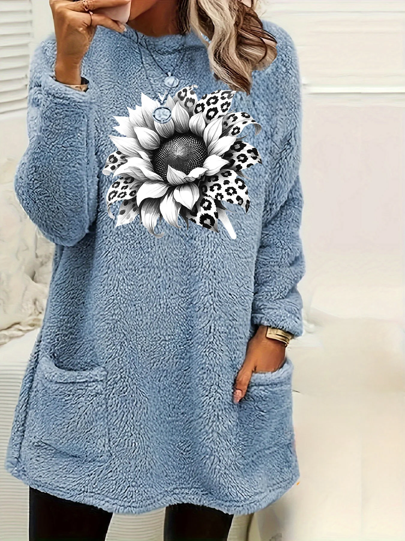 

Plus Size Women Fleece Sweatshirt Leopard Print Sunflower Pattern Round Neck Warm Sweater Casual Winter Long Sleeve Pullovers