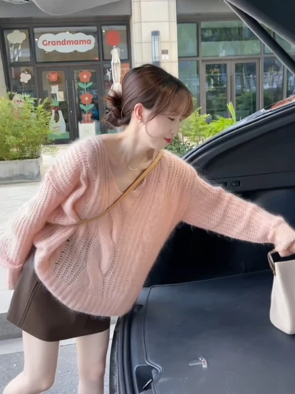 

Soft Lazy Style Pink V-Neck Hollow Knitted Sweater Women's Loose Comfortable Spring New Arrival Moisture Wicking Long Sleeve Top