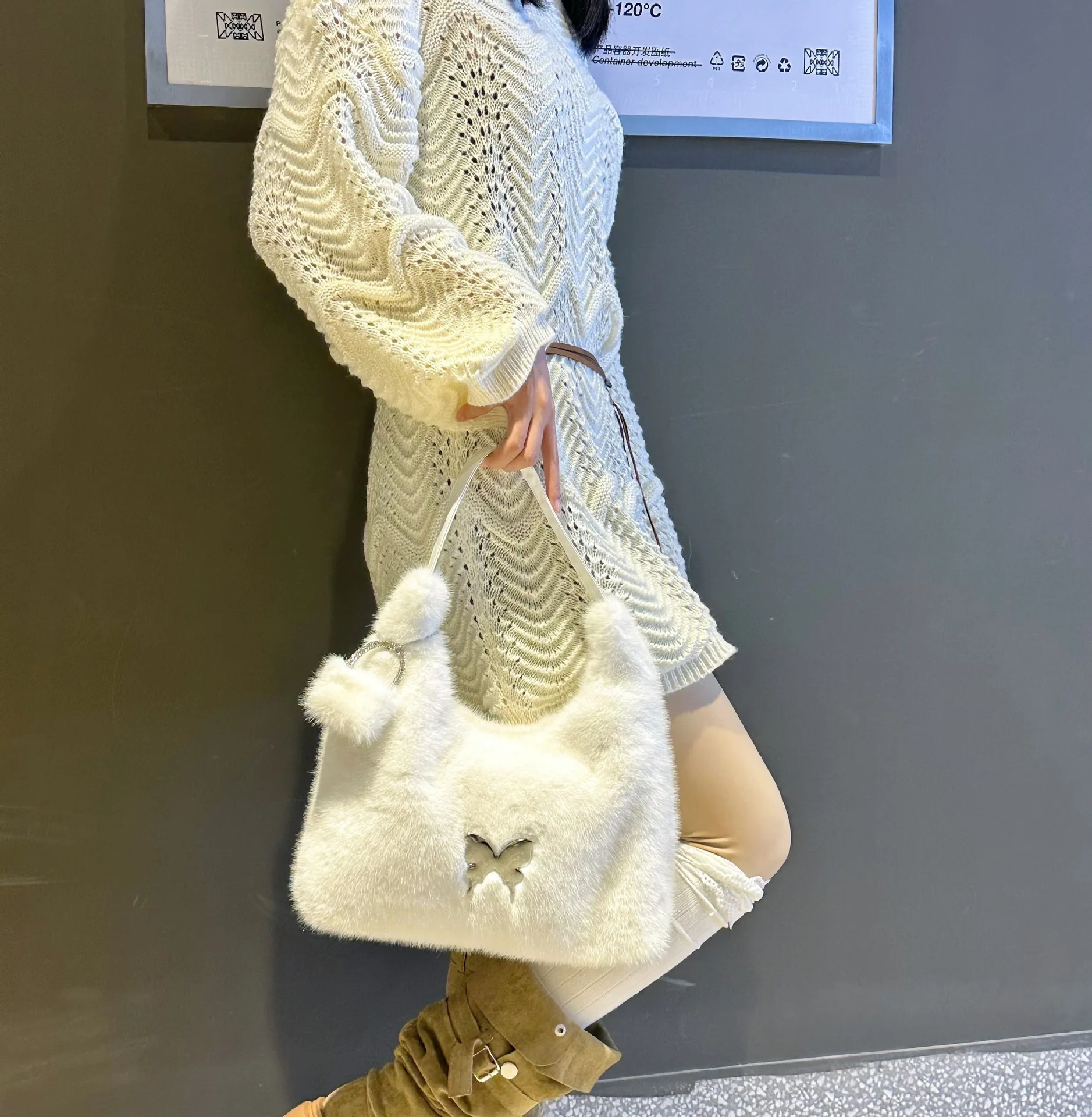 Autumn and Winter New Versatile Large-capacity Bag Commuter Tote Bag Women's Lazy Premium Plush Shoulder Bag