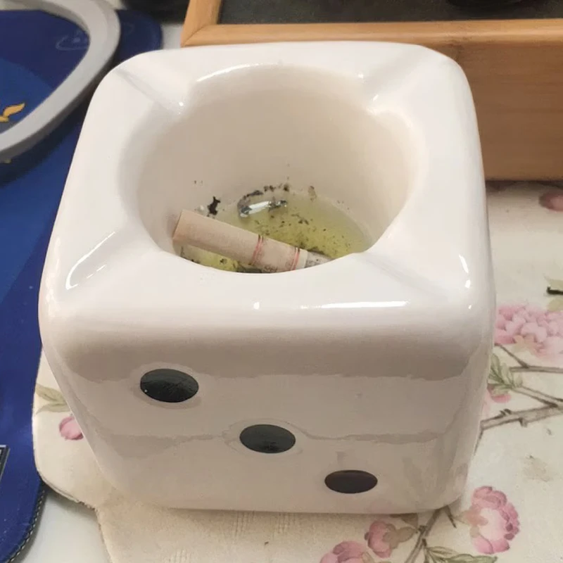 New Creative Ceramic Ashtrays, Unique Dice Shaped Cigarette Ashtray, Adorable Ash Tray Desktop Adornment, Home Office Decor, 1Pc