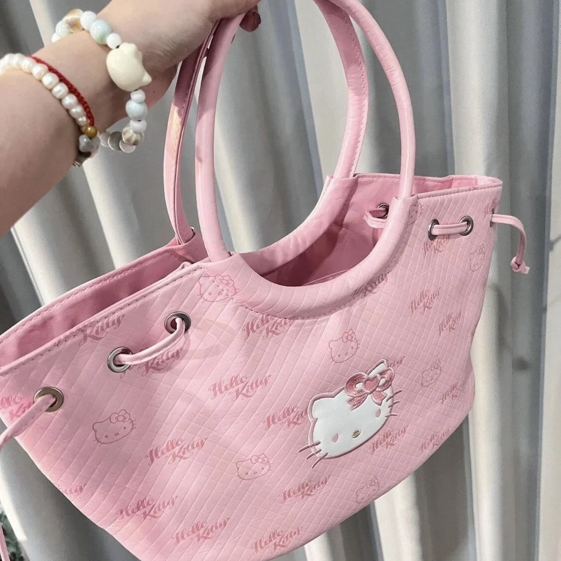 حقيبة يد HelloKitty Sanrio Anime الجديدة ذات سعة كبيرة للسفر والتعبئة متعددة الاستخدامات حقيبة نسائية عصرية لطيفة هدية عيد ميلاد kawaii