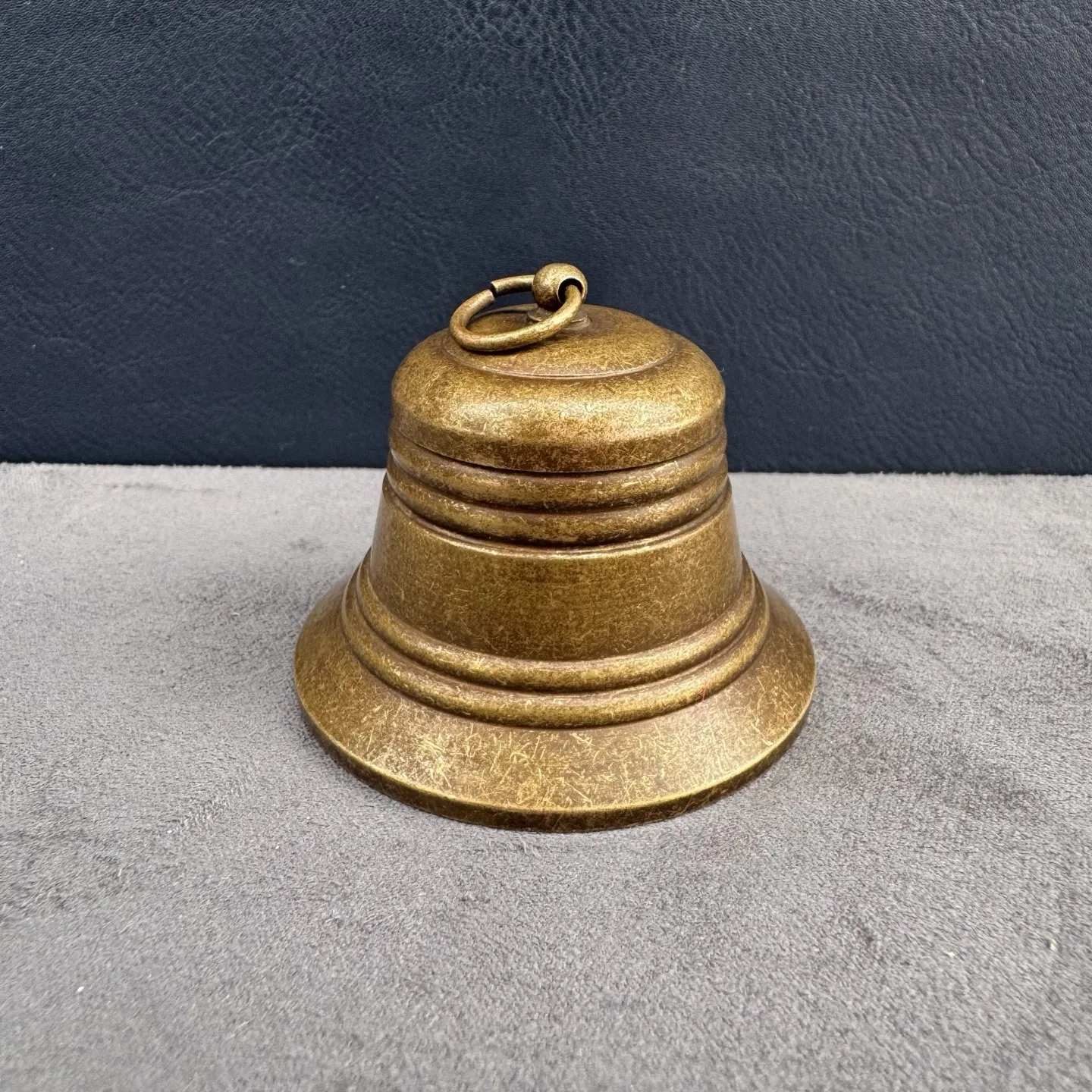 China retro brass bell doorbell decorated with wind chimes.
