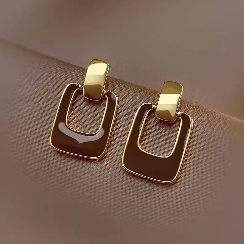 Vintage hohle braune quadratische Tropfenohrringe für Frauen, Geometrie, Metallohrringe, Trend, klassischer Damen-Hochzeitsschmuck – Detail 6