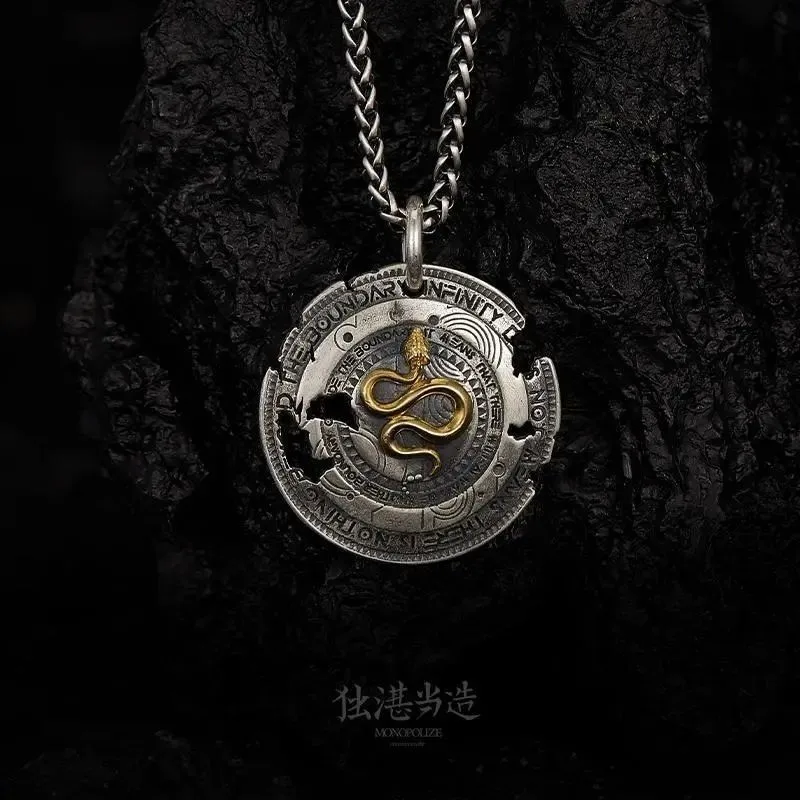 

Shield Pendant Men's High-end Snake Necklace Men's Trendy Niche Sweater Chain Accessories
