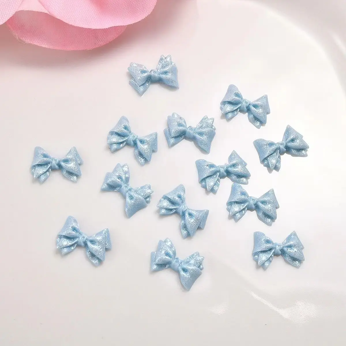 100 Stück 3D-Harz-Nagelkunst-Charms, flach, gemischte Farben, Schmetterling, Nagelkunst-Zubehör für Frauen und Mädchen, Nagelkunst-Zubehör – Detail 7