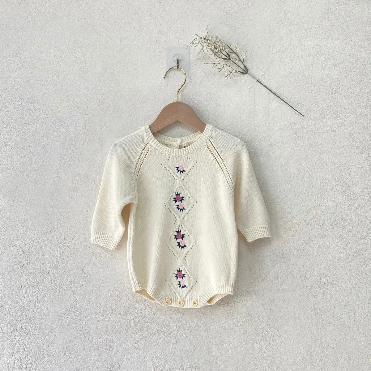 

2026 Spring Toddler Girl Rompers Flower Embroidery Newborn Girls Knited Bodysuits Round Neck Infant Kids Girl Jumpsuits Overalls