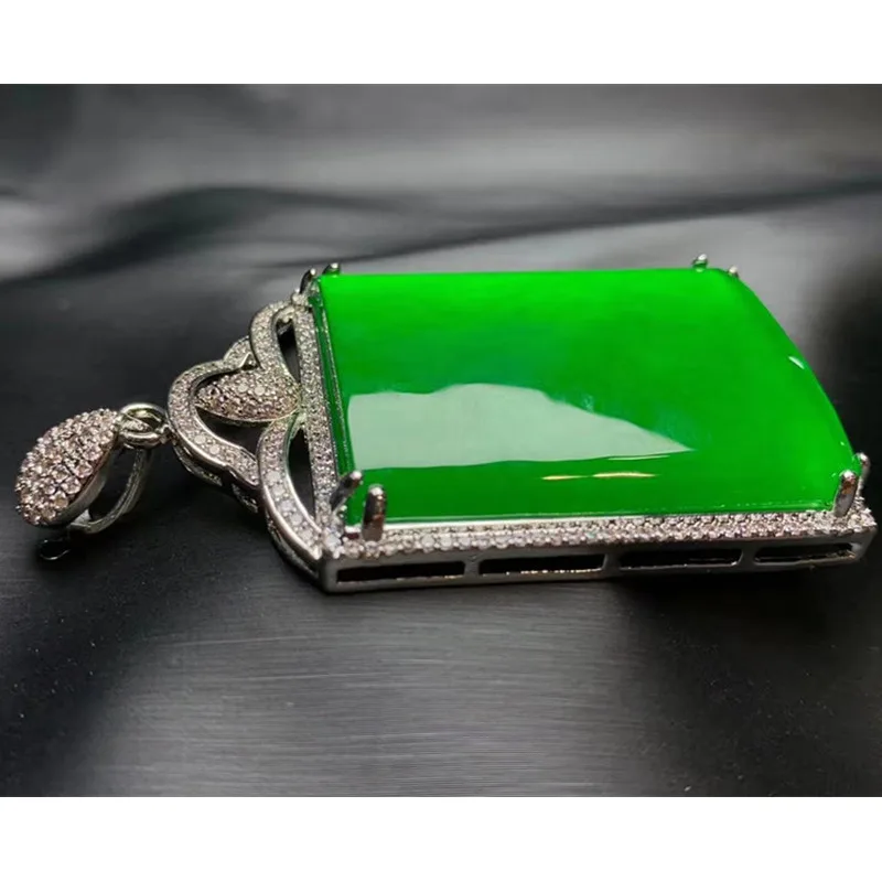 High-quality ice-clear imperial green 18k inlay with exquisite carving, loose stone size 40*32mm view 4