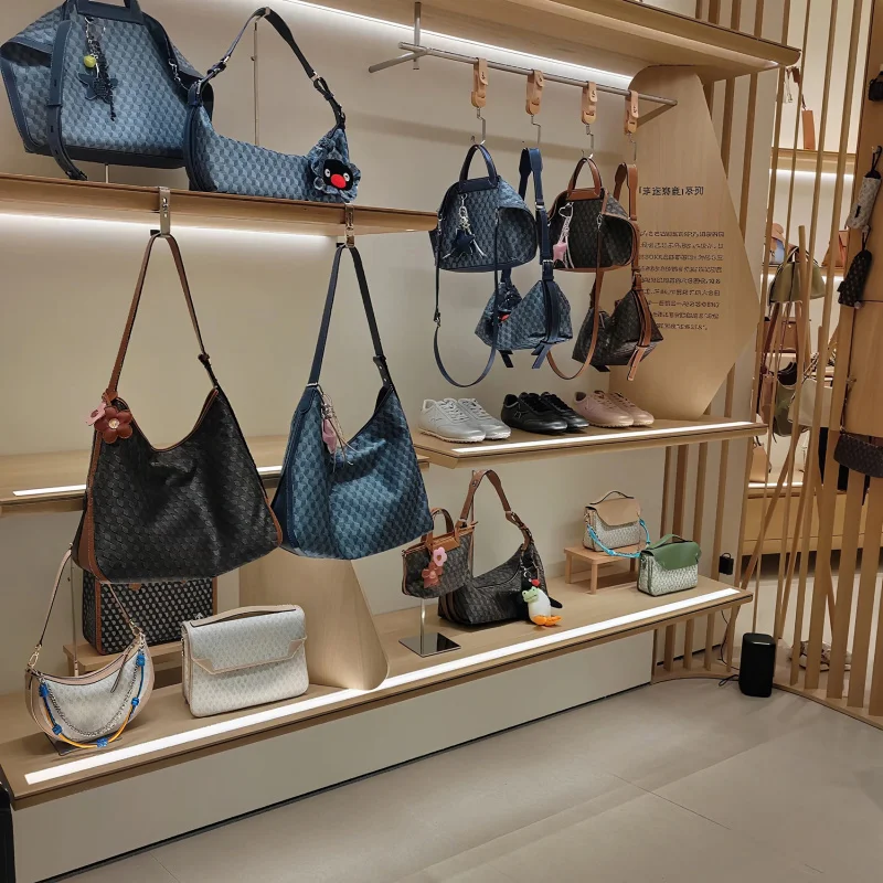 custom.Elegant Brown Heavy Duty Handbag Display Cabinet Stand Laminated Retail Counters Bag Fitting Window Decoration