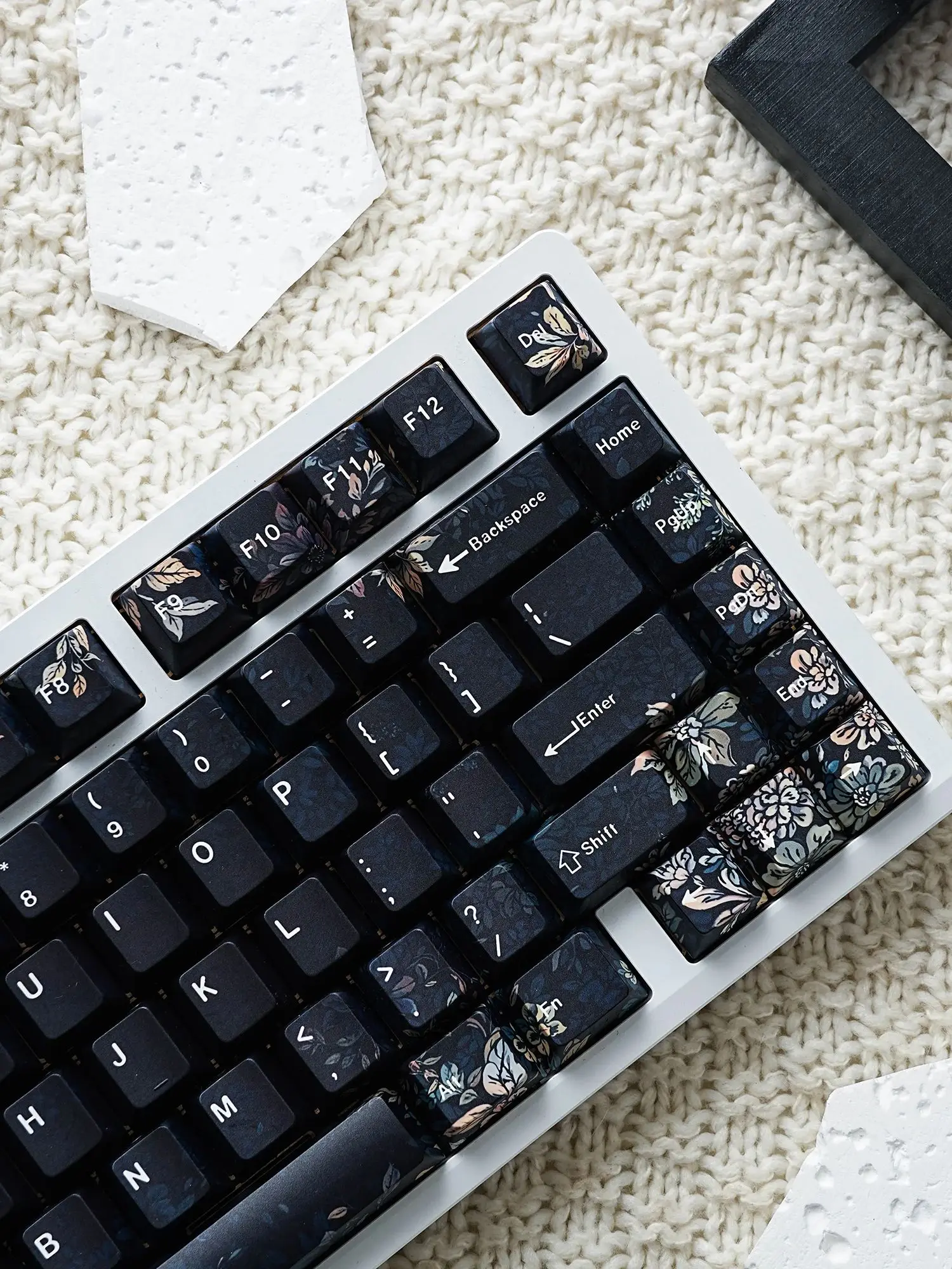 Klawisze PBT Dye-Sub z bocznym podświetleniem, profil Cherry, 131 klawiszy, koreańskie, do klawiatury mechanicznej, hiszpańskie, arabskie, francuskie, niemieckie, rosyjskie. — zdjęcie produktu 7