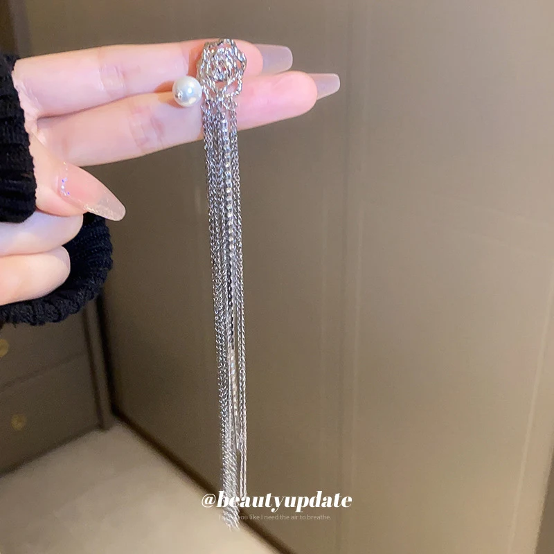 New Earless Hole Set Diamonds Pearl Tassel Clip Light Niche Cold Style Earrings Fashionable Simple Long Ear Bone Clip Women