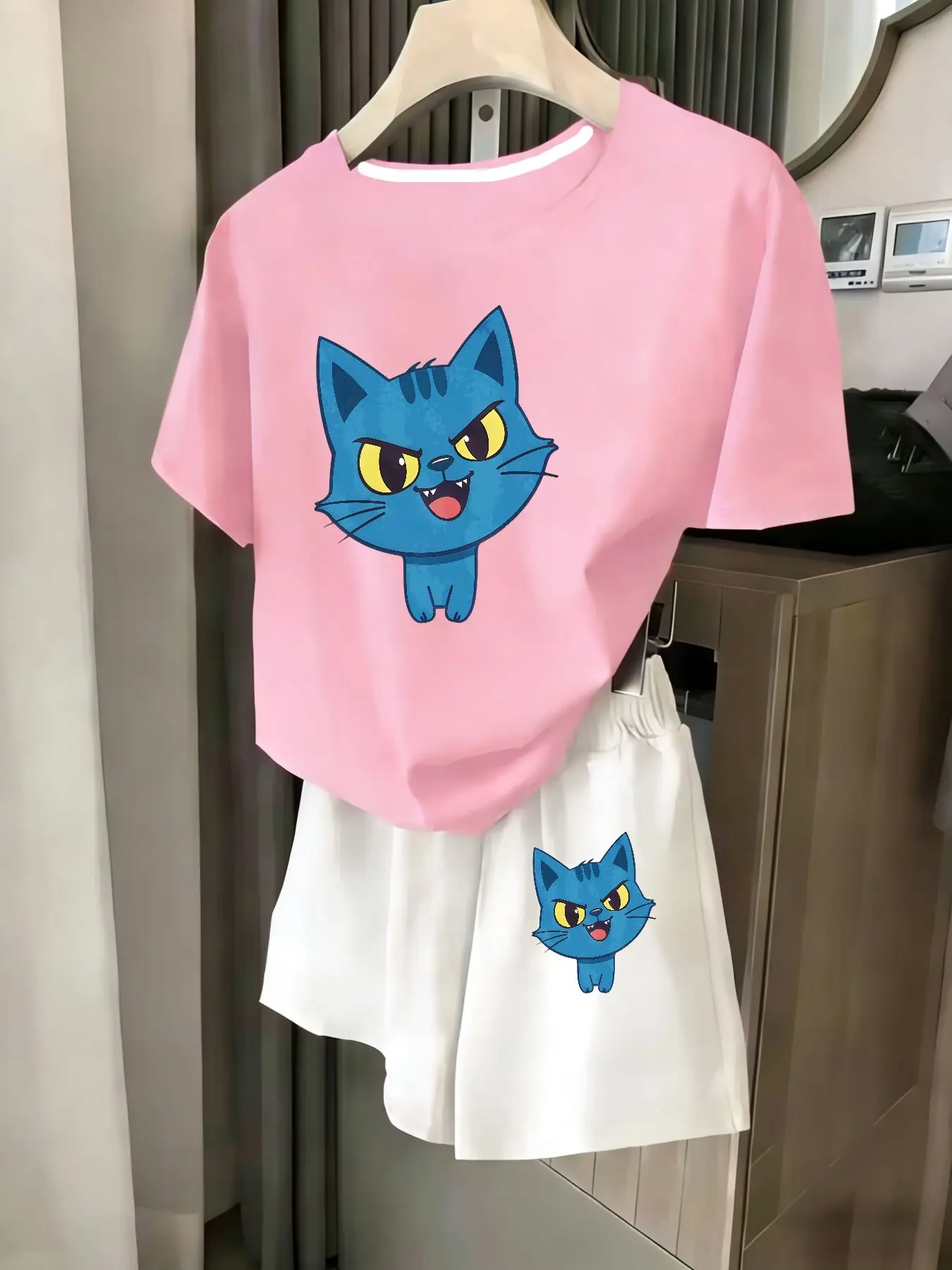 

Ladies 2-Piece Set Summer Beach Vacation Casual round Neck Short Sleeve Random Print T-Shirt Elastic Waist Shorts Suit Comfortab