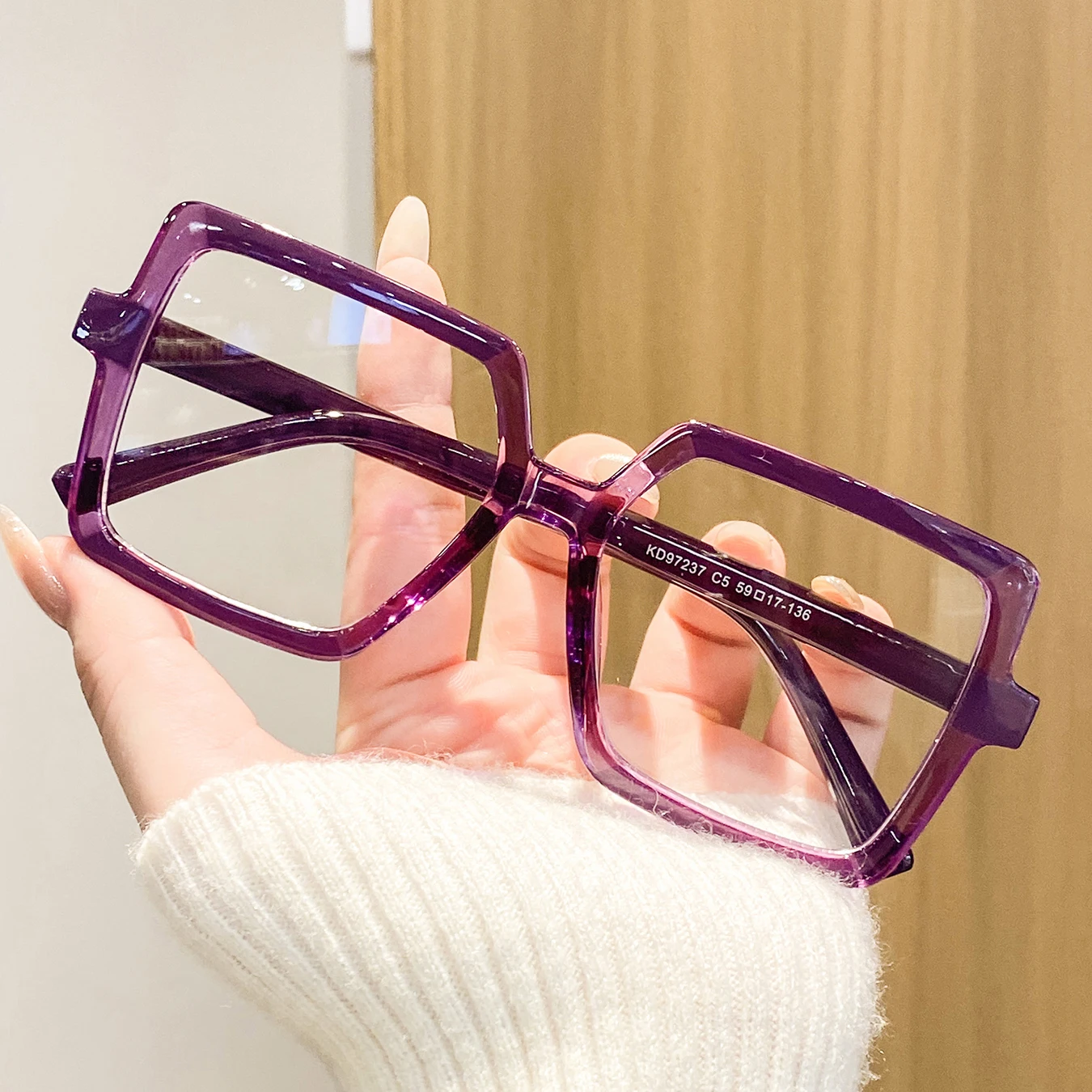 1 Pair of Women's Square Purple Printed Non-Prescription Glasses, Trendy and Eye-Catching, Make the Face Look Smaller, Fashionable and Versatile, Suitable for Fashionistas, Street Photography, Store Visits, Casual Outi
