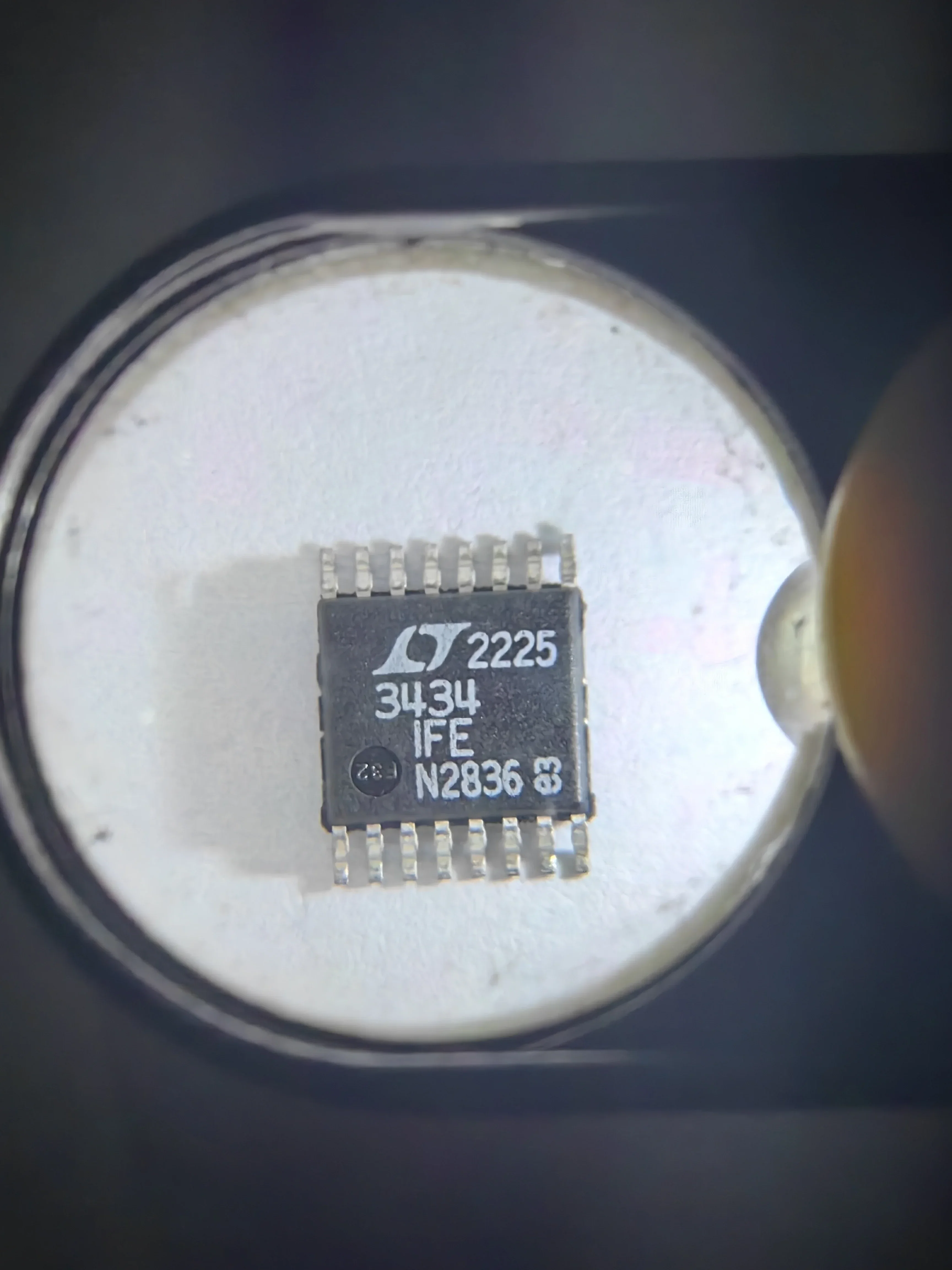 LT3434EFE LT3434IFE LT3434 - High Voltage 3A, 200kHz Step-Down Switching Regulator with 100µA Quiescent Current