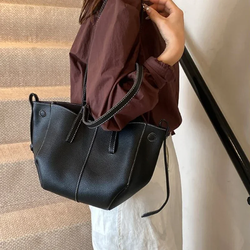 New Zipper Solid Color PU Handheld Tote Bag Large Capacity Fashionable Women\'s Bag Premium Single Underarm Sweet Shoulder Bag