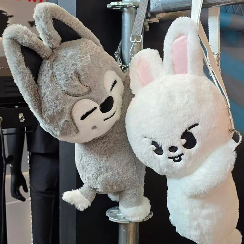 

Плюшевые игрушки SKZOO Kpop: милые мультяшные животные (волк, медведь, лисы, утки) в виде рюкзаков-кукол, большие сумки-мессенджеры, декоративные подушки, подарок