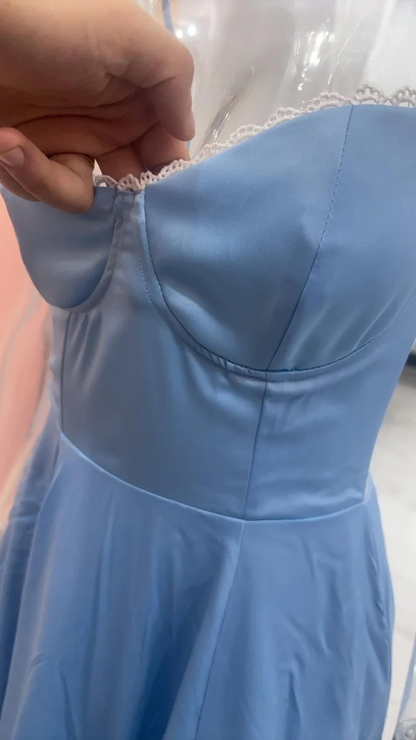 2025 verano de gama alta satén sin tirantes industria pesada correa de cintura francesa Sexy chica caliente vestido medio largo mujeres elegante tela de fiesta