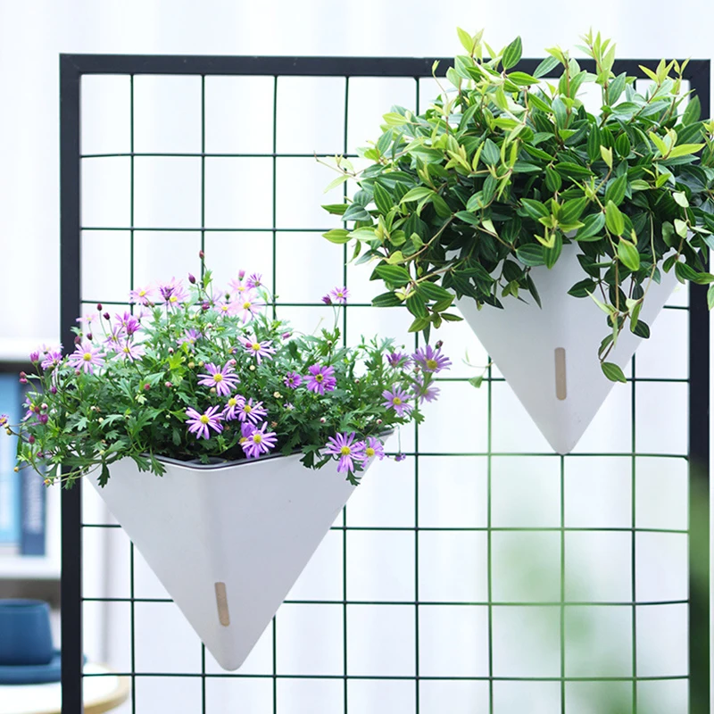 Fashion Triangular Wall Mounted Flower Pots Self Watering Hanging Basin for Plants Lazy Flowerpot Office Home Garden Accessories