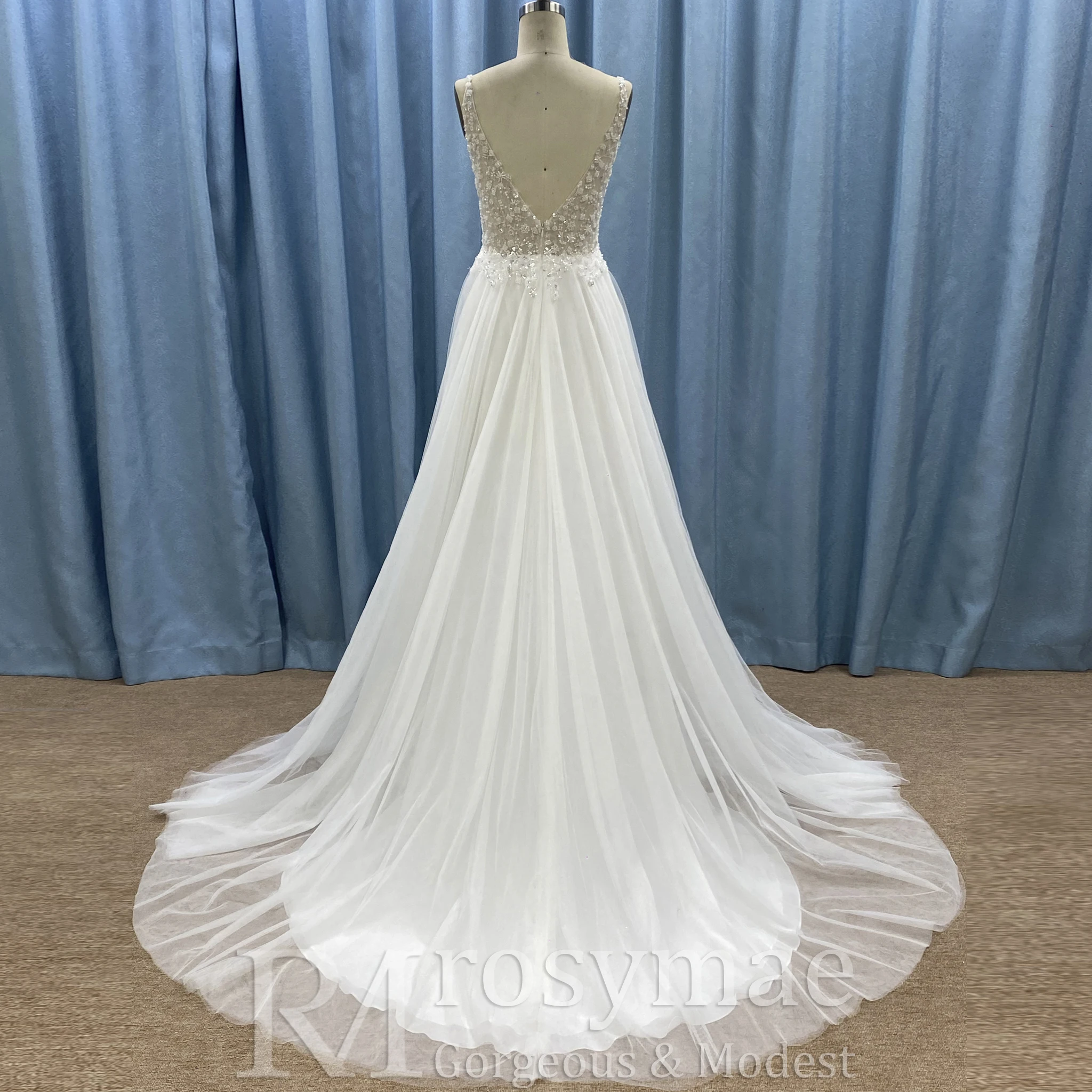 ชุดแต่งงานทรงเอไลน์ประดับคริสตัล Rosymae แบบเว้าลึก แขนกุด ดีไซน์เซ็กซี่หรูหราสำหรับเจ้าสาว