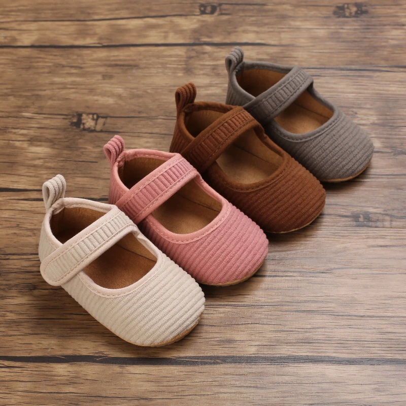 Spring and summer fashionable and simple baby comfortable soft sole walking shoes suitable for 0-18 months old