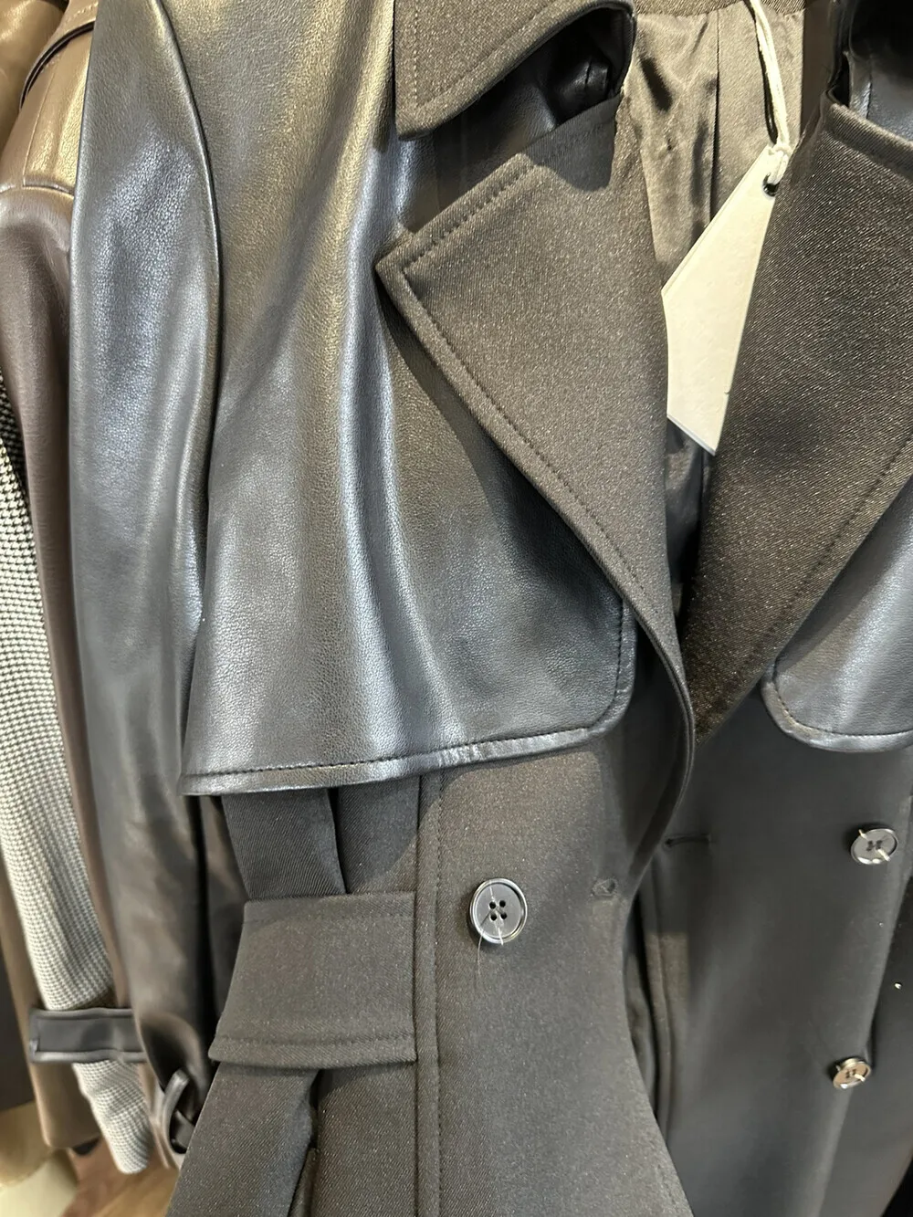 BJTZ 2025 秋冬 レディース PUレザー トレンチコート パッチワーク カラーブロック 高級 エレガント ベルト付き ダブルブレスト アウターウェア