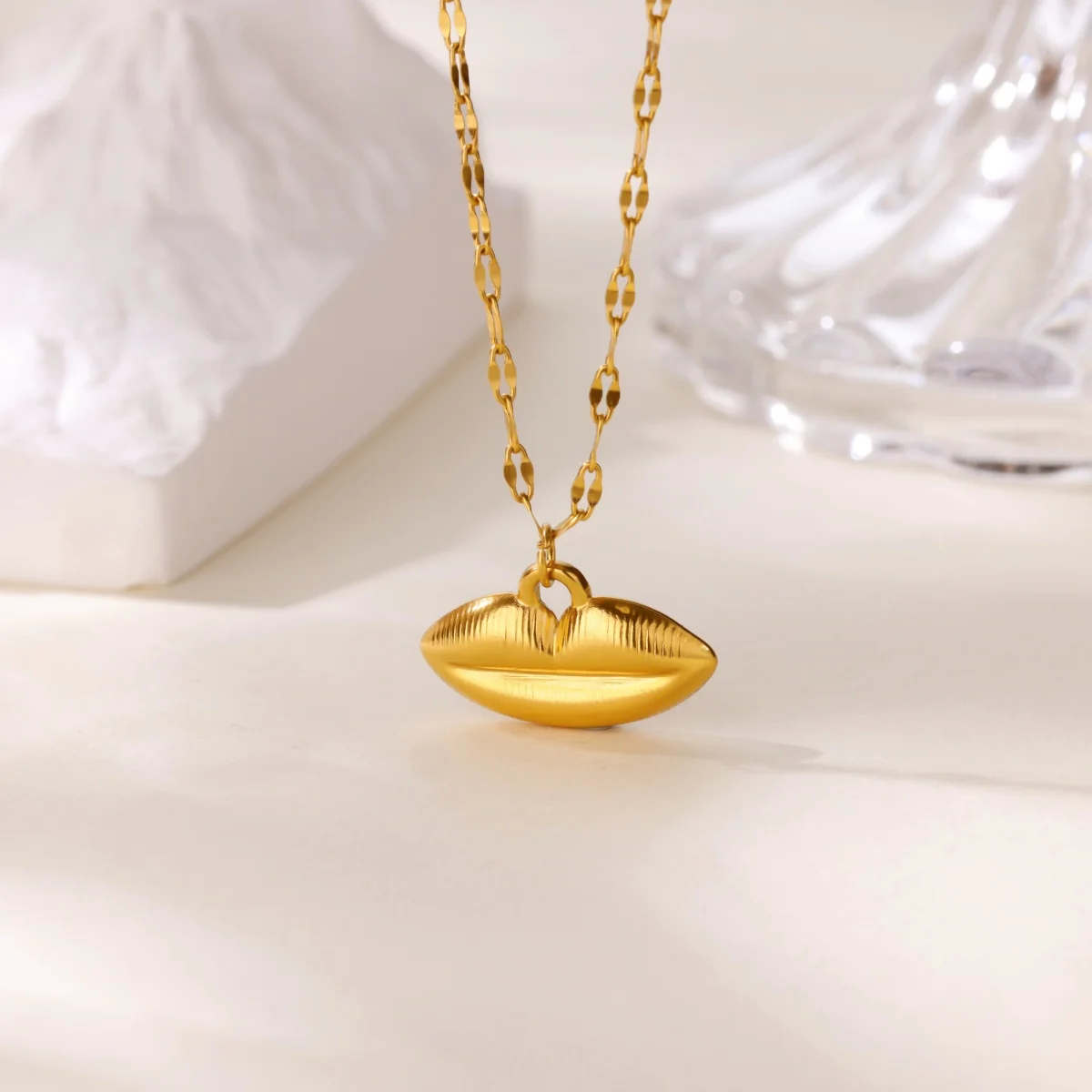 Exquisite Chic Lip Necklace For Women Stainless Steel Gold Color Geometric Mouth Nameplate Charm Punk Jewelry Christmas Gift