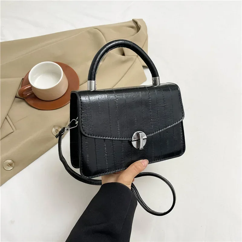 

Premium texture silver eel pattern small square niche simple underarm bag fashionable and elegant messenger bag