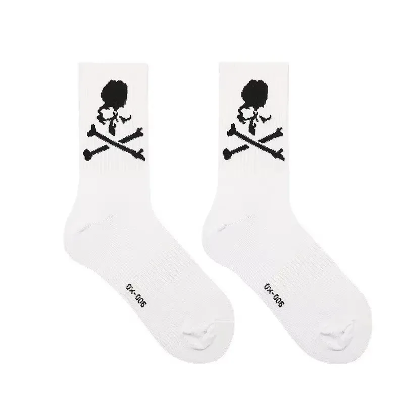 

Hip Hop Skateboard Original Design Black White Skull Socks Personality Street Hip Hop Sports Middle Tube Cotton Women's Socks