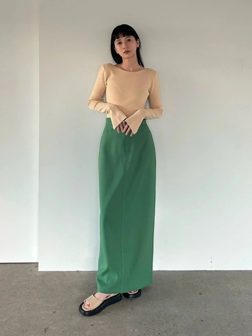 

Retro High Waist Midi Skirt with Back Slit Pure Color Simple Design Suit Style Half-length Skirt for Commuting Designed by Ma...