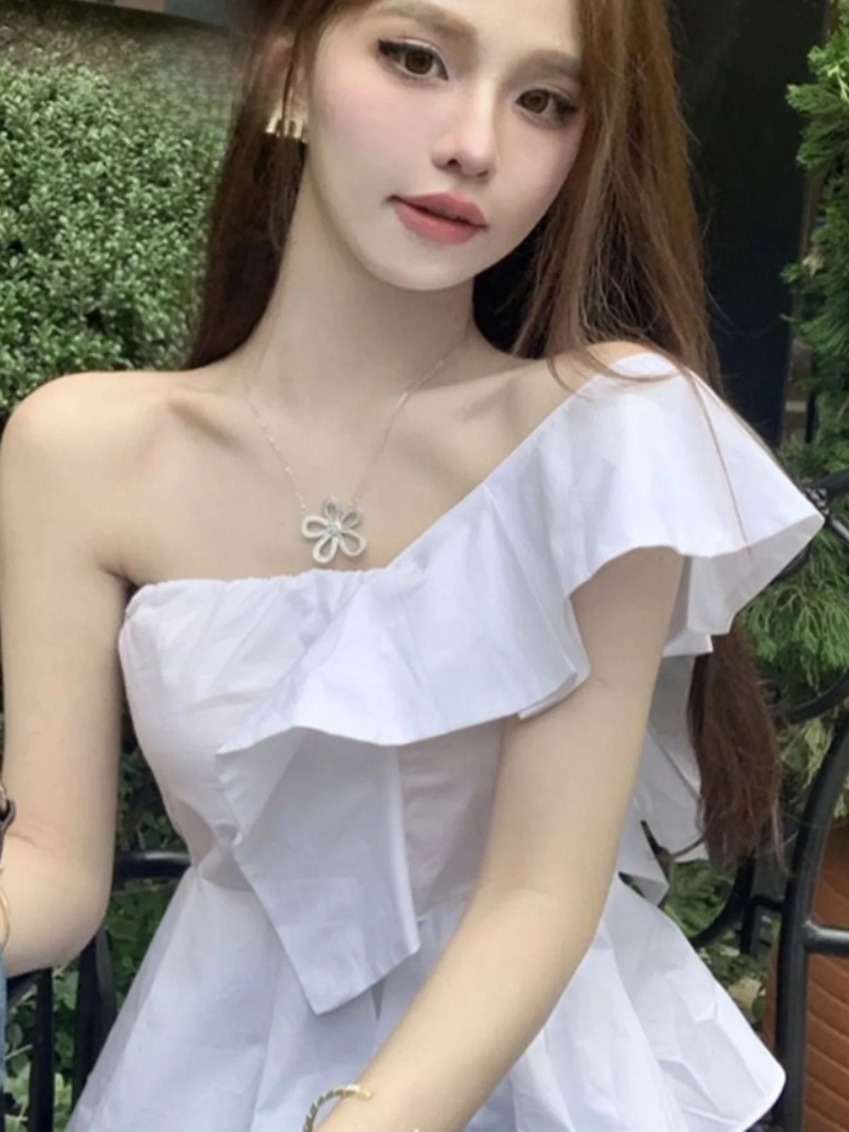 

Elegant Off-Shoulder Ruffle Hem Blouse Women's Sleeveless Slant Collar Shirt Summer High Waist Vest Top Sweet Style Polyester...