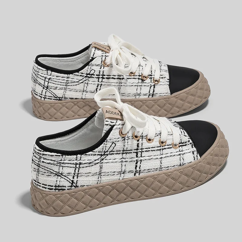 2024 Women Retro Plaid Canvas Shoes Thick Sole Girls Students Black White Grid Sneakers Casual Shoes Lace Up Leisure Shoes 35-40