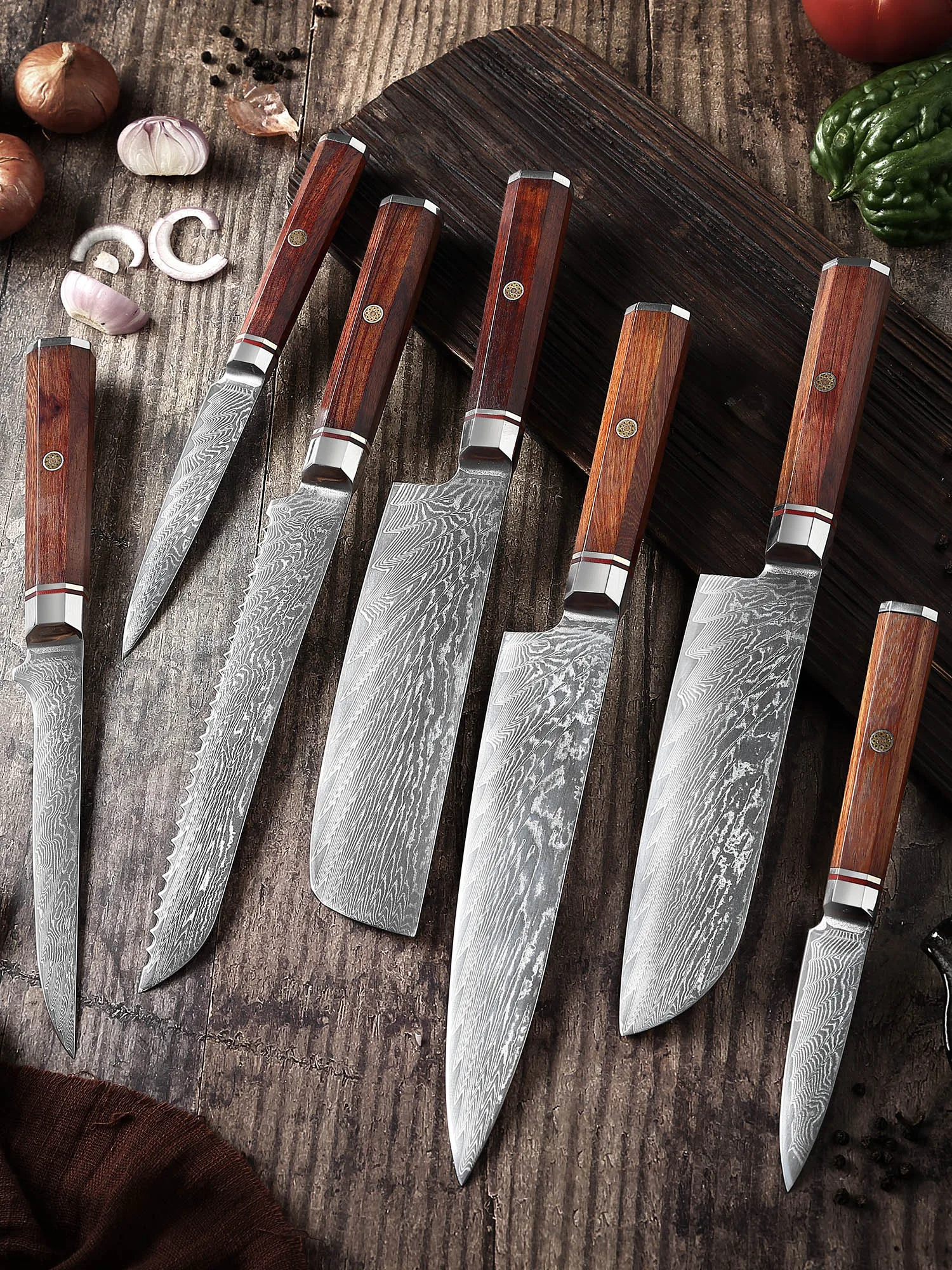 Küchenmesser-Set 1-6-teilig aus Damaszener Stahl: Santoku, Hackmesser, Schälmesser, Brotmesser, Ausbeinmesser, Kochmesser mit Rotem Säurezinken-Griff und Achteckiger Form