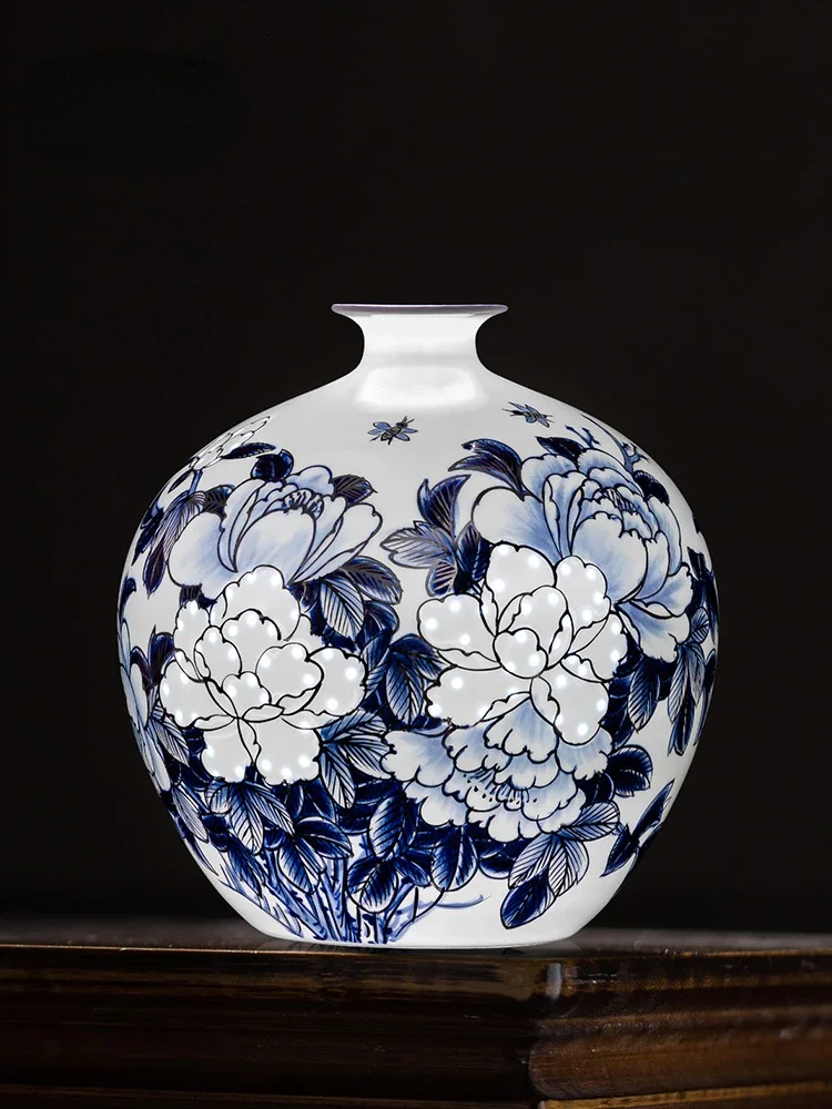 

Jingdezhen Ceramic Vase Chinese Style Blue and White Porcelain Master Thin Porcelain Bottle Living Room Curio Shelves