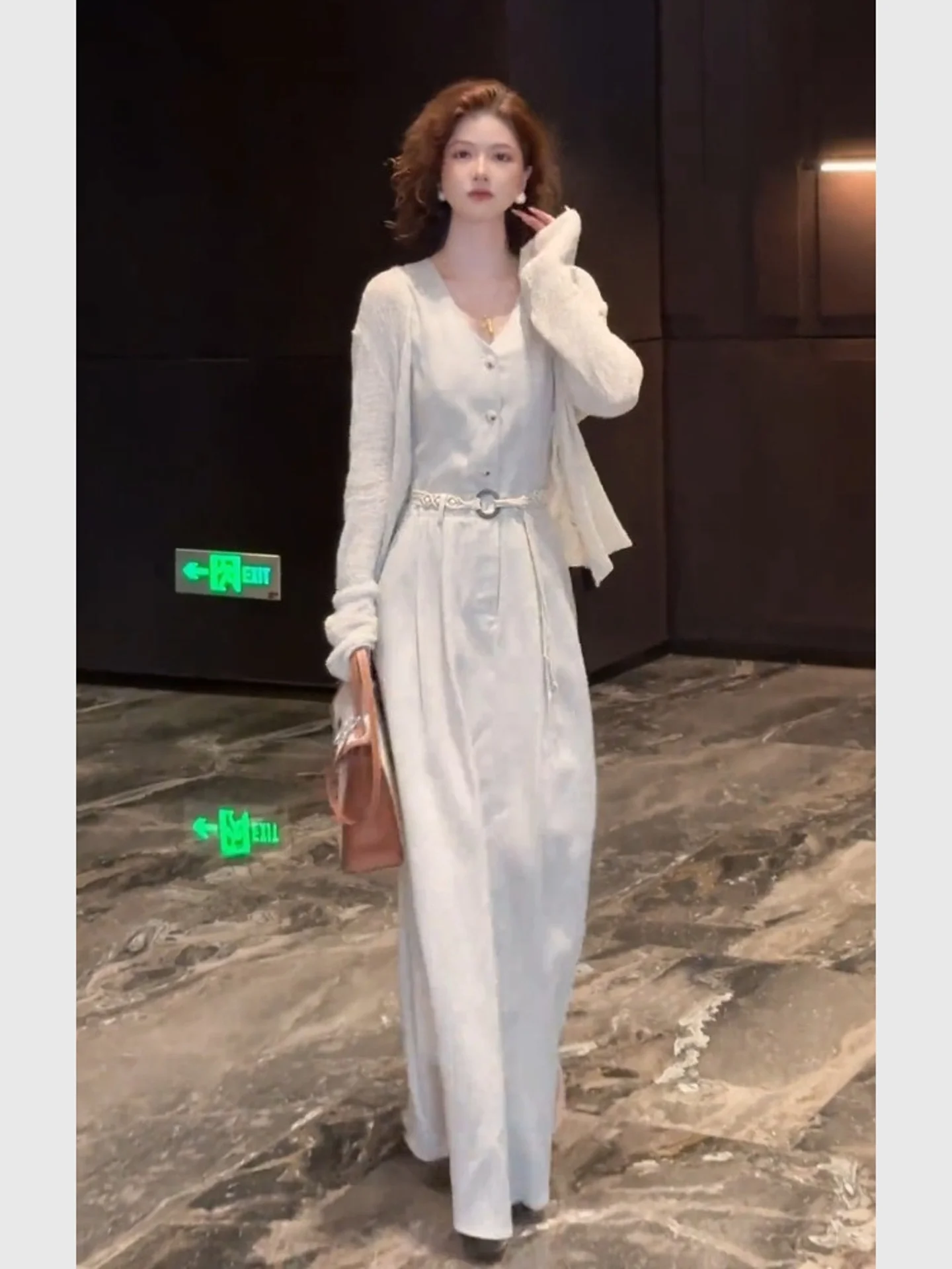 엘리 화이트 스웨이드 니트와 가디건 코튼 린넨 세트 초봄 패셔너블 여성 투피스 수트 캐주얼 라운드넥