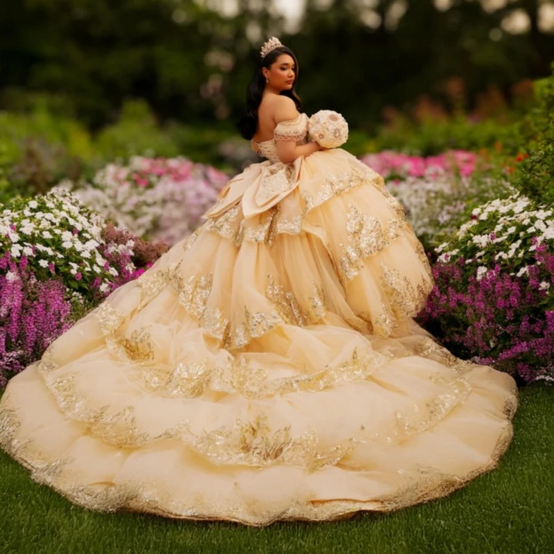 

Champagne Shiny Quinceanera Dresses Off The Shoulder Gold Applique Lace Beading Crystal Bow Tull Party Birthday Sweet 16 Dress