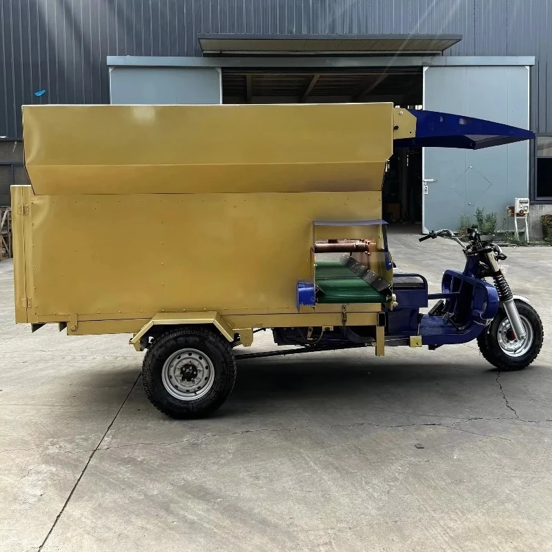 Electric 3 Wheel Feed Silage Mixer Cattle Feeder Spreader Cow Feed Distributor Livestock Feeding Vehicle for Livestock Farm