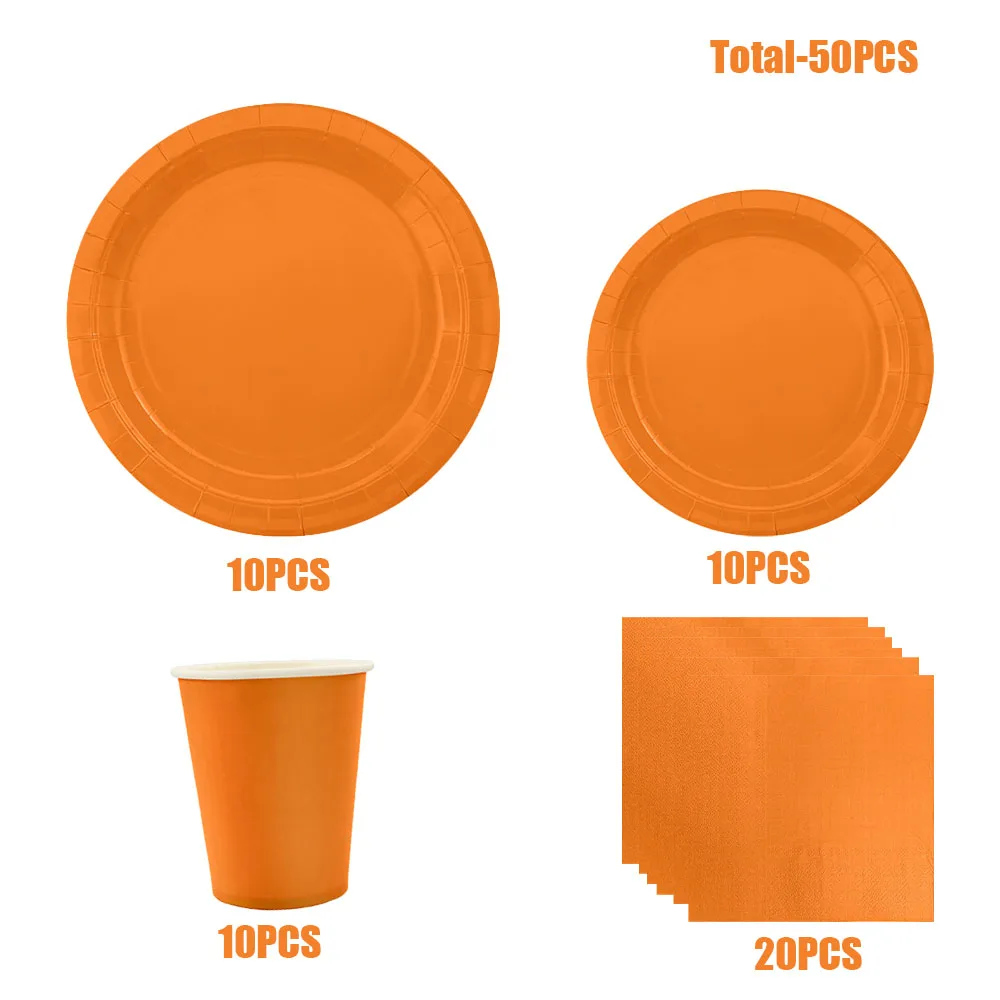 Solides orangefarbenes Einweg-Geschirrset aus Papptellern, Bechern, Servietten und Tischdecke für Herbst, Thanksgiving, Halloween, Geburtstagsfeiern und Dekoration. – Detail 1