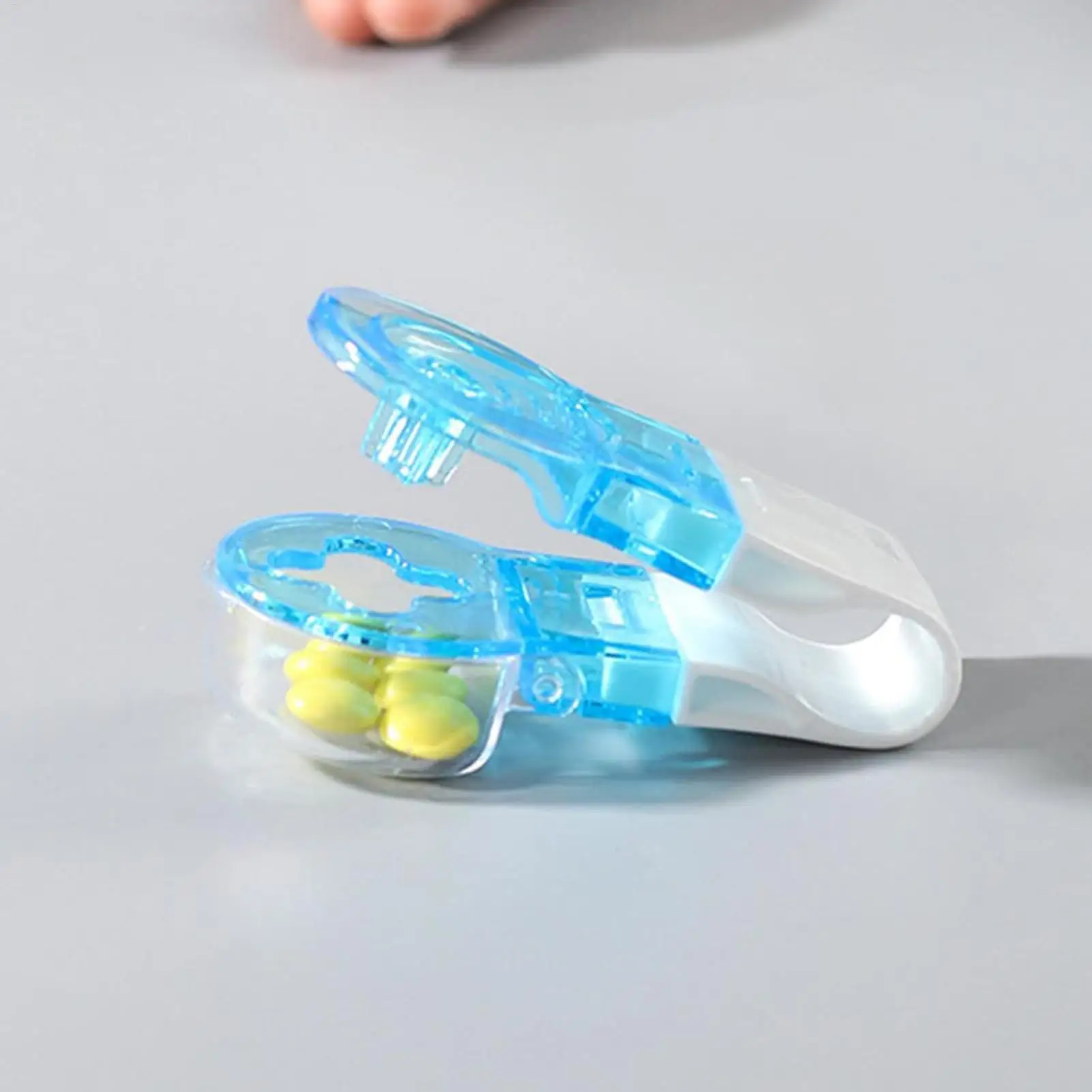 Tragbarer kontaktloser Pillenspender, Tabletten-Blisterpackungsöffner, Hilfsmittel zum Herausnehmen von Pillen ohne Kontakt.