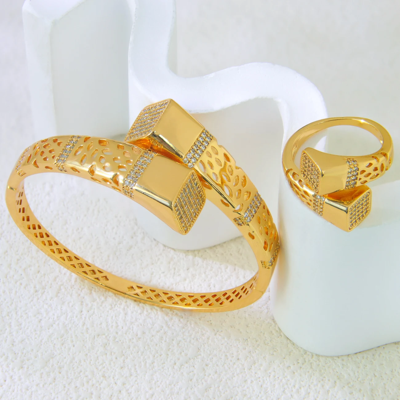 Italienisches Mode-Zirkonia-Schmuckset, 21k vergoldet, arabisches geometrisches Design, unregelmäßig geöffnete Armreifen, Ring, Habesha Vintage-Schmuck – Detail 7