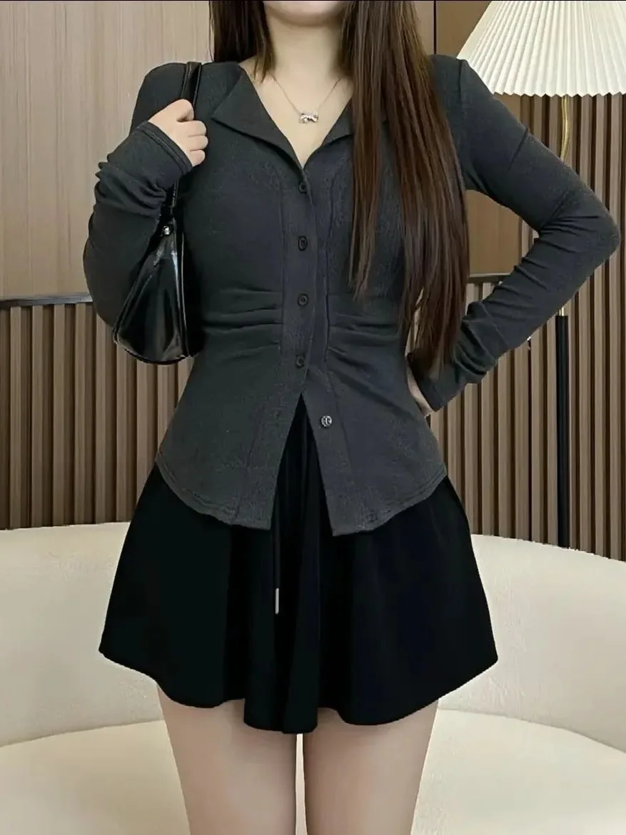 

Новинка ранней осени: женская приталенная блузка с длинным рукавом, V-образным вырезом, асимметричным дизайном и складками, в корейском стиле, для повседневной носки.