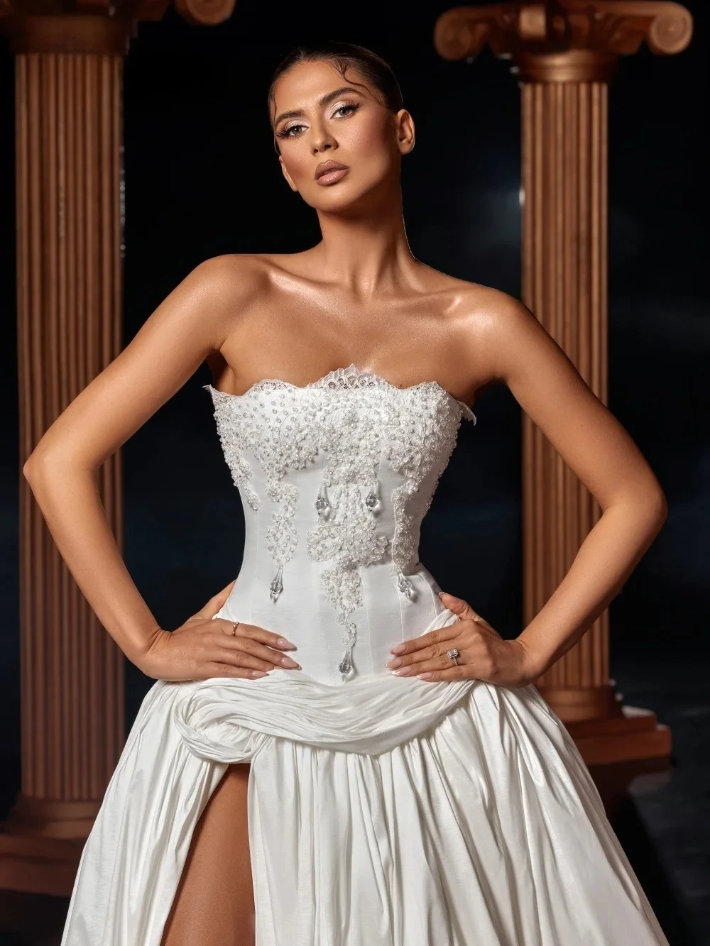 Customized Elegant Lace Appliques Strapless Sleeveless A-line Floor-Length Wedding Dresses 2026 New Backless Slim‑fit Bride Gown
