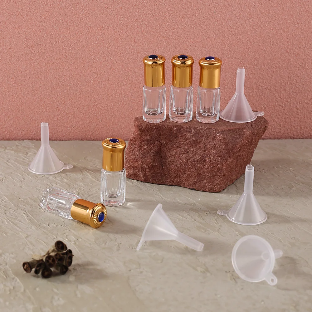 5 ชิ้น 3 มิลลิลิตรใสแปดเหลี่ยมขวดแก้วลูกกลิ้งเปล่า W/ฝาอัญมณีสีฟ้า 5 กรวยรีฟิลสำหรับน้ำมันหอมระเหยน้ำหอม