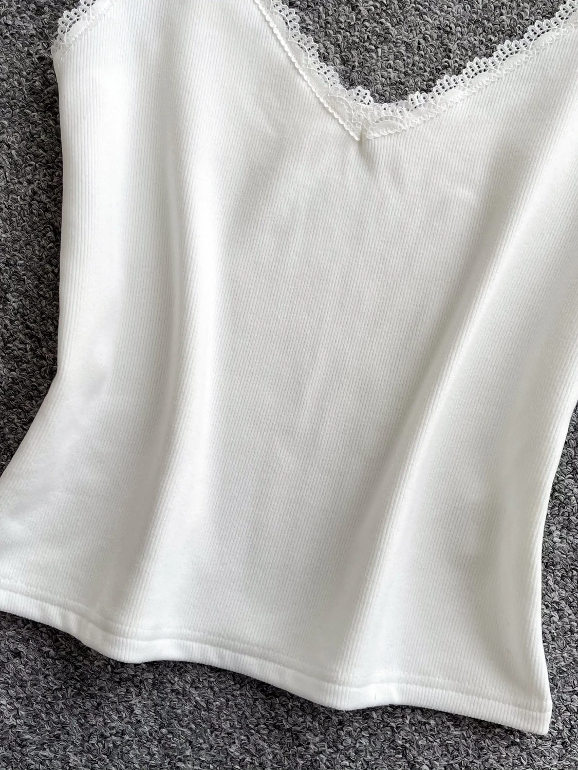 قميص داخلي نسائي صيفي أنيق بحمالات وتطريز دانتيل، تصميم نحيف وعصري بطول عادي مناسب للارتداء اليومي #3