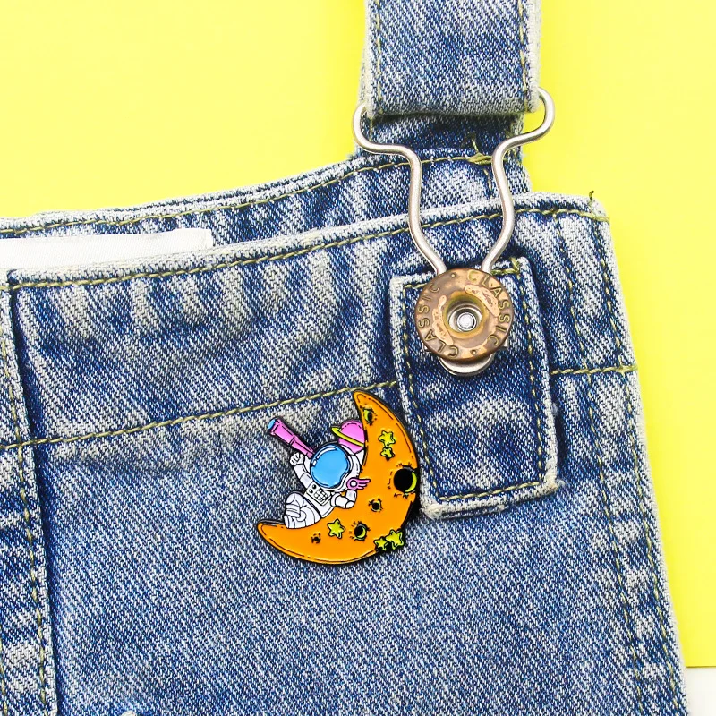 Creative Cartoon Planet Astronaut Enamel Pins Space Moon Star Rocket Car Animal Astronaut Alloy Brooch Badge Woman Jewelry Gift