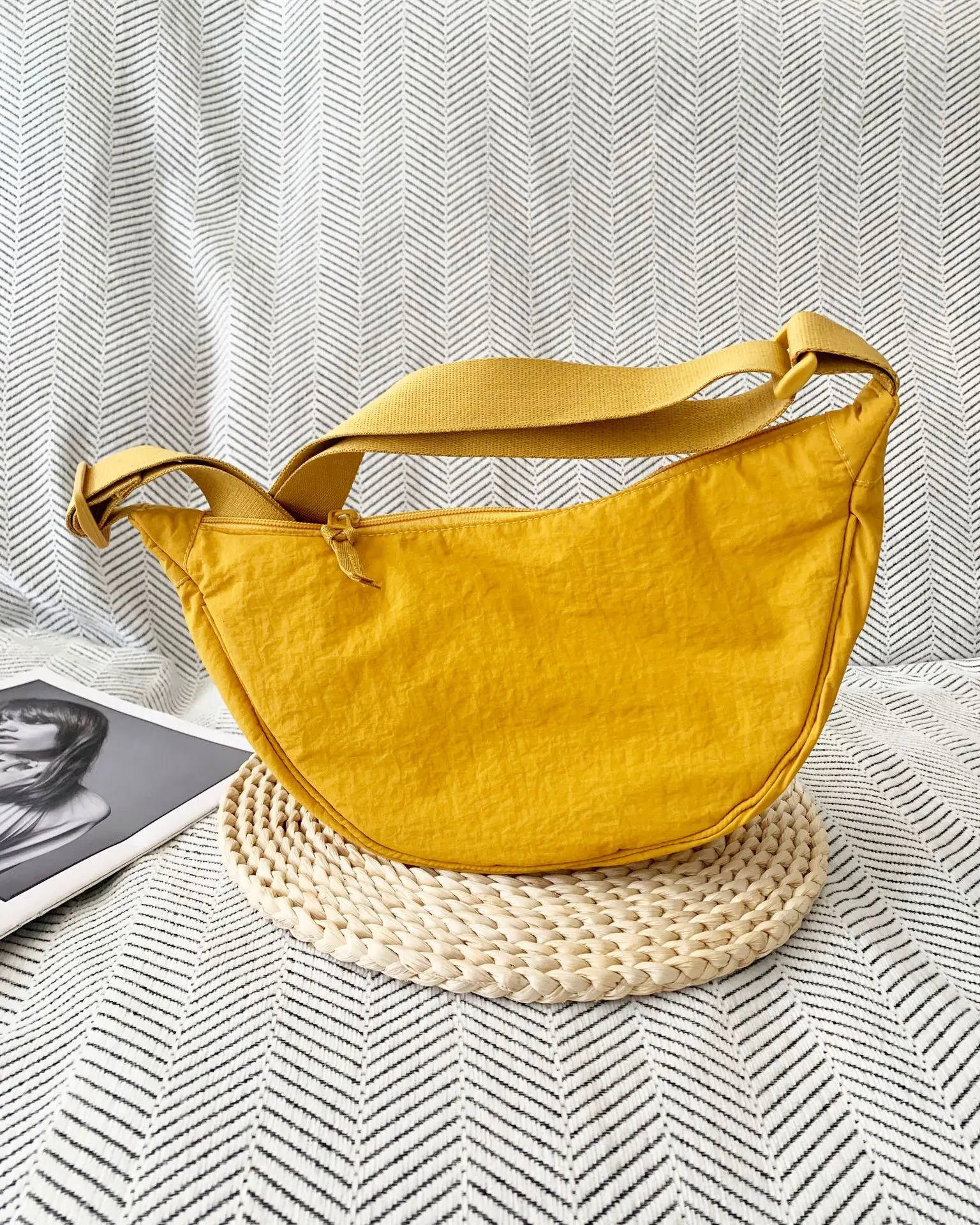 Leichte Nylon-Halbmond-Umhängetasche mit Verstellbarem Breitem Riemen, Schultertasche für Frauen, Tägliche Einkaufs- und Reisehandtasche – Detail 11