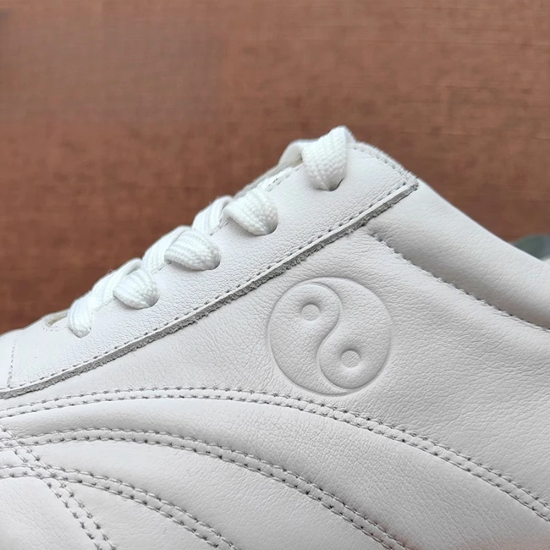 Scarpe Tai Chi Arti marziali Vera pelle Pelle bovina premium Leggero antiscivolo Scarpe Wushu Comode calzature per esercitazioni Taiji