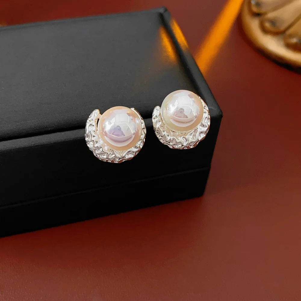 أقراط اللؤلؤ العصرية أقراط نسائية أنيقة على شكل قمر إكسسوارات مجوهرات فاخرة خفيفة أقراط مزاجية هدايا