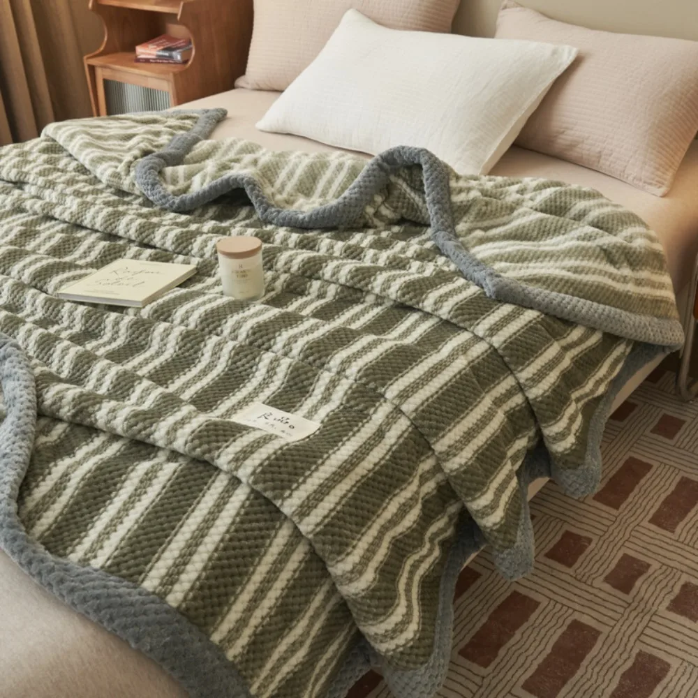 Simple Japanese-style Winter Throw Blanket Coral Fleece Soft Sofa Throw Thickened No Shedding Nap Blanket Dormitory