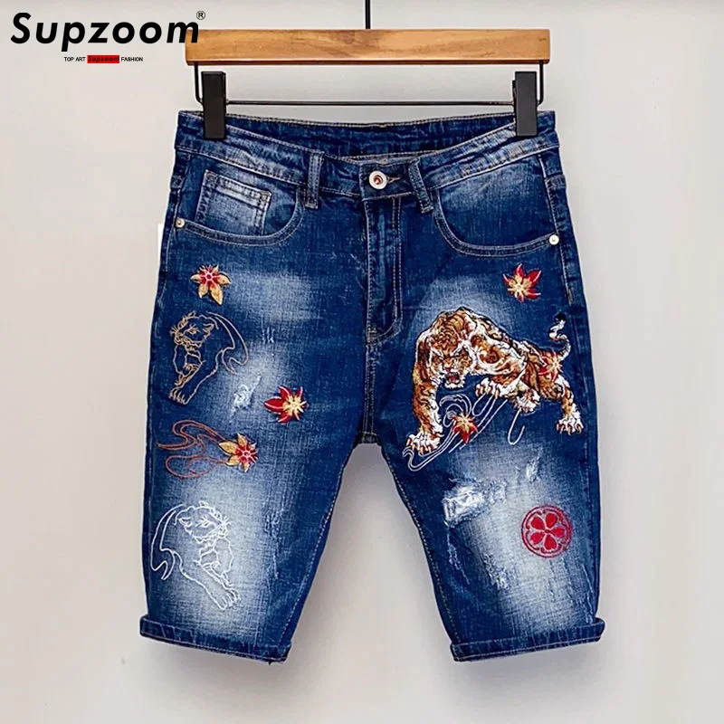 Supzoom New Arrival Top Fashion Summer Embroidered Tiger Loose Casual Trendy Stitching Personalized Denim Shorts Men
