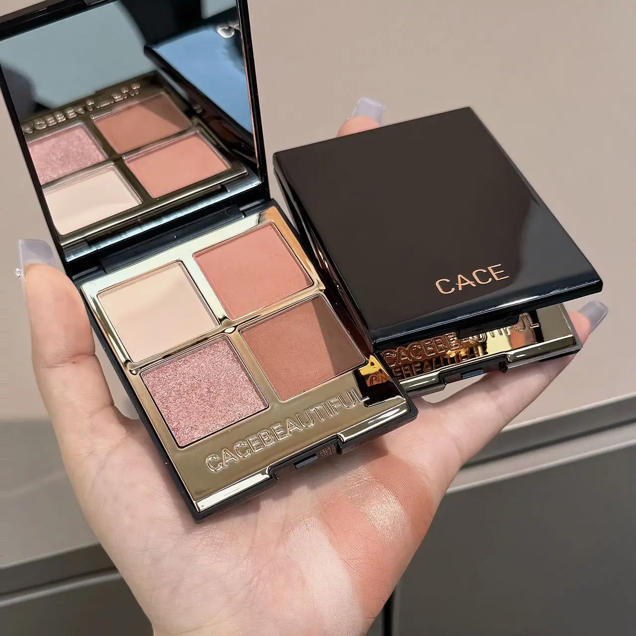 

four-color eyeshadow disc, pearlescent matte earth color color development does not fly powder makeup girls
