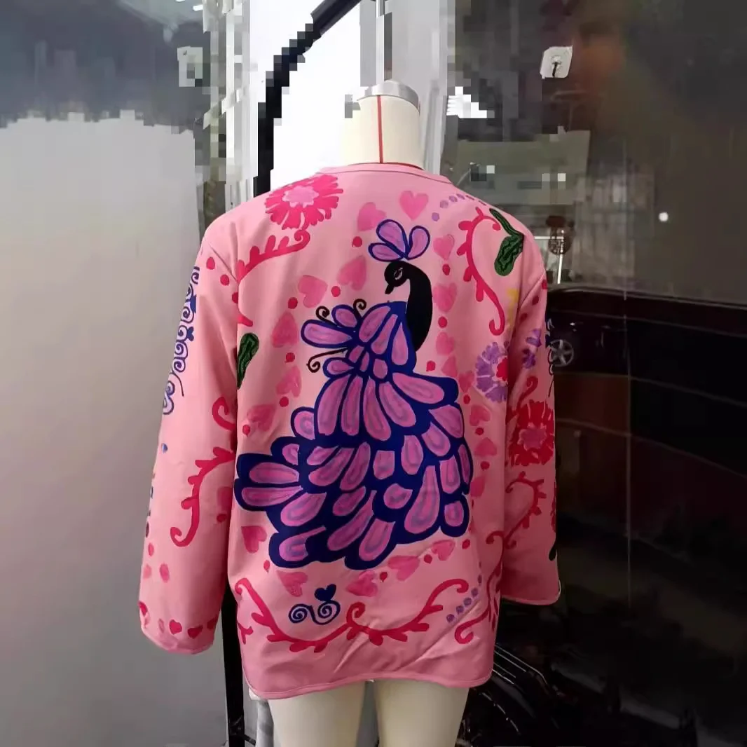 Słodki, długi płaszcz z nadrukiem, zapinany na jeden guzik, różowy, modny, odzież wierzchnia damska, płaszcz wiosenny 2025, materiał PU.